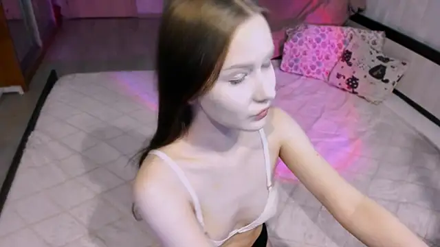 eva maise online show from September 18, 2025, 1:18 am