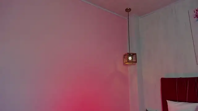elisabethflores online show from June 18, 2026, 8:57 pm