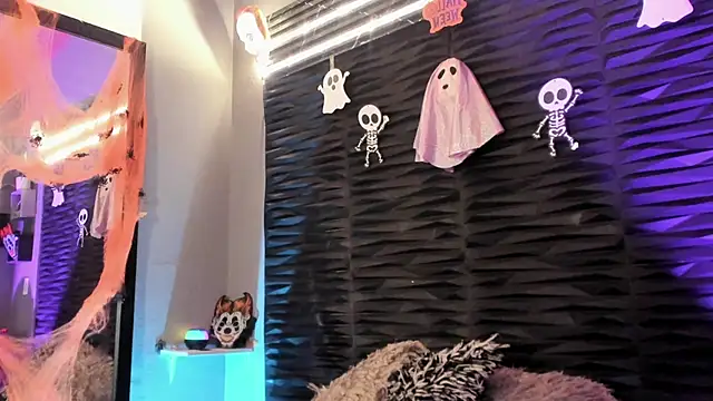 lu styles  online show from October 9, 2025, 5:44 pm