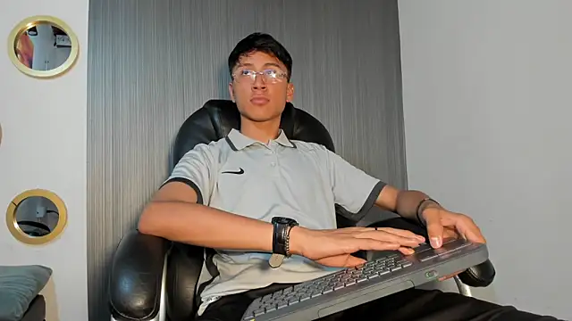 Daddy Darcks online show from October 15, 2025, 7:58 pm