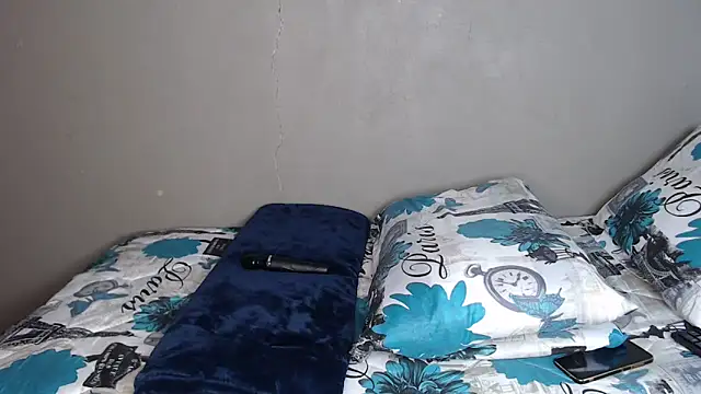 Lunalee online show from December 17, 2025, 9:43 pm