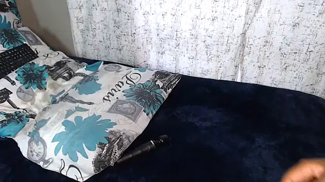 Lunalee online show from January 7, 2026, 6:49 am