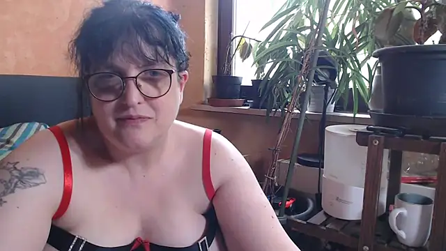 ladyfrombonn online show from May 14, 2026, 2:13 pm