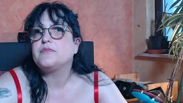 ladyfrombonn online show from May 15, 2026, 6:37 pm
