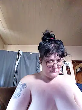 ladyfrombonn online show from August 5, 2026, 6:16 am