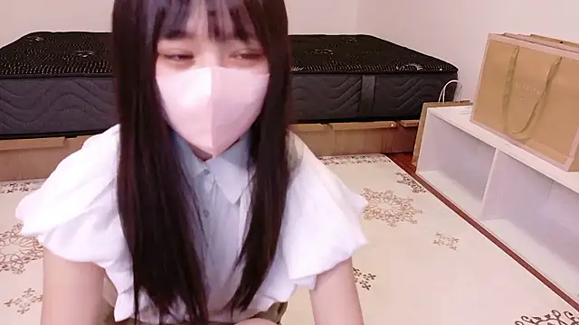 MoMo-chi online show from September 12, 2025, 1:11 pm