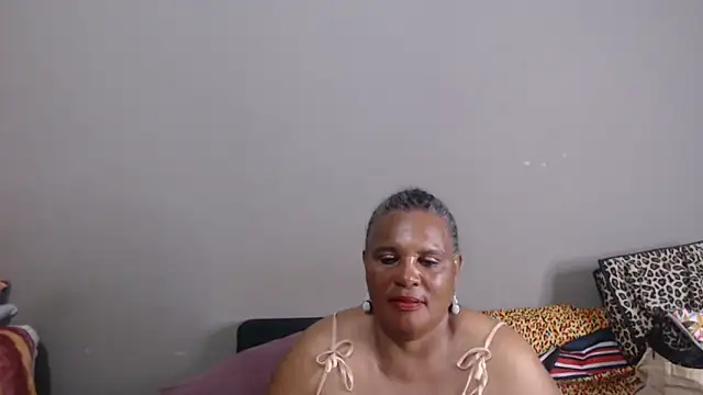 Snapshot of GrandBustyMelon chatting on June 1, 2026, 8:32 pm GrandBustyMelon online show from June 1, 2026, 8:32 pm