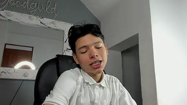 Snapshot of camillo_virgil chatting on October 4, 2025, 10:46 am camillo virgil online show from October 4, 2025, 10:46 am