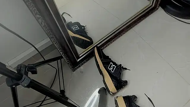 Snapshot of camillo_virgil chatting on October 24, 2025, 11:06 am camillo virgil online show from October 24, 2025, 11:06 am