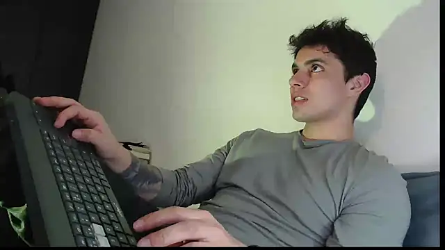 Snapshot of yourfavoriteboy__ chatting on January 8, 2026, 4:04 am yourfavoriteboy online show from January 8, 2026, 4:04 am