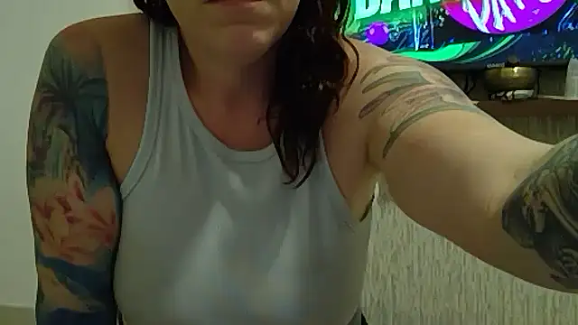 Island Siren online show from October 17, 2025, 9:39 pm