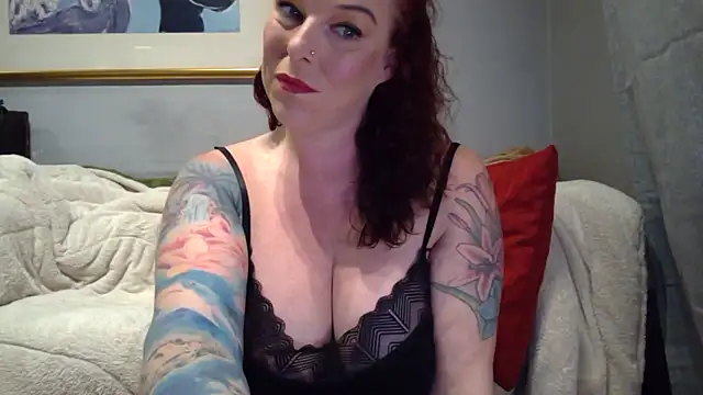 Island Siren online show from November 5, 2025, 5:13 pm