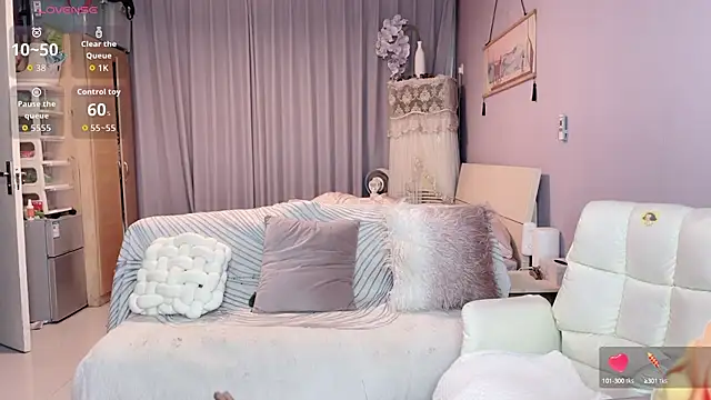 Snapshot of Y2Luvk chatting on October 13, 2025, 11:27 pm Y2Luvk online show from October 13, 2025, 11:27 pm