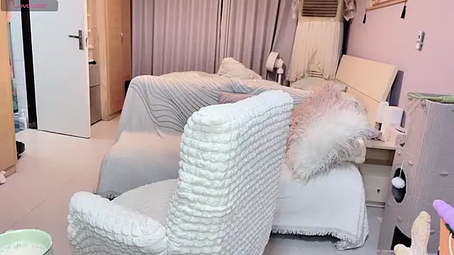 Snapshot of Y2Luvk chatting on October 28, 2025, 9:28 pm Y2Luvk online show from October 28, 2025, 9:28 pm