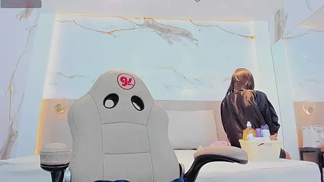 valirya devote online show from November 11, 2025, 3:17 am