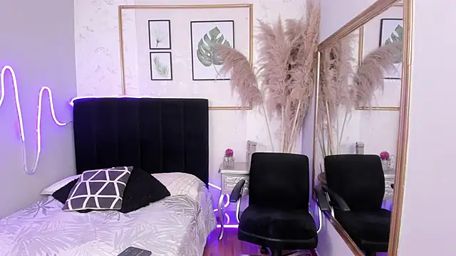 MIAROGGERS online show from September 18, 2025, 2:57 am