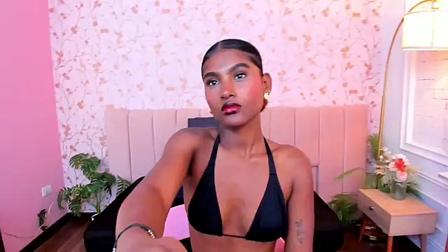 Snapshot of halleylorens chatting on July 9, 2026, 7:18 pm halleylorens online show from July 9, 2026, 7:18 pm