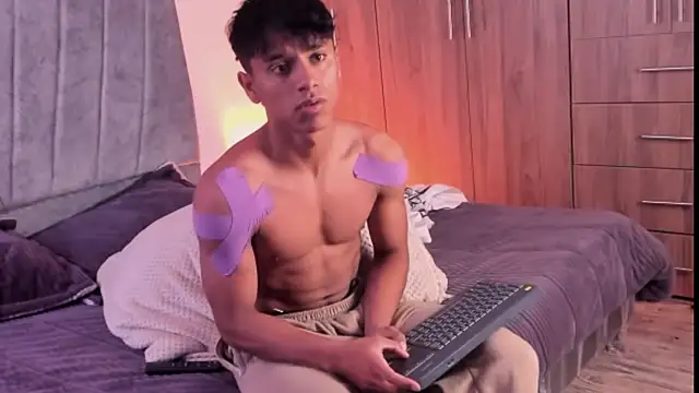 Snapshot of ZYZZ1312 chatting on October 13, 2025, 7:36 pm ZYZZ1312 online show from October 13, 2025, 7:36 pm