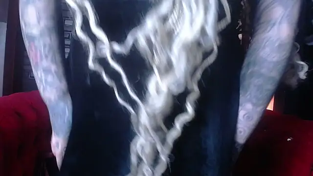 Snapshot of Venus_Rock chatting on April 2, 2026, 1:42 pm Venus Rock online show from April 2, 2026, 1:42 pm