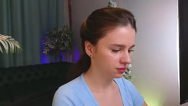 Olivia Farrell online show from January 13, 2026, 12:43 pm