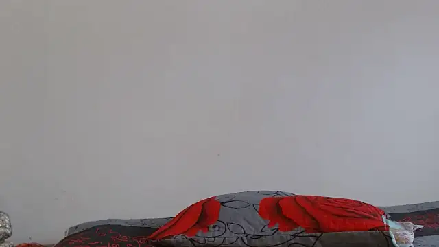 Snapshot of naiaratobon__ chatting on February 19, 2026, 6:37 pm naiaratobon online show from February 19, 2026, 6:37 pm