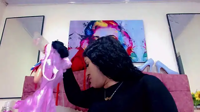 Snapshot of Eemily_- chatting on October 28, 2025, 6:06 am Eemily - online show from October 28, 2025, 6:06 am