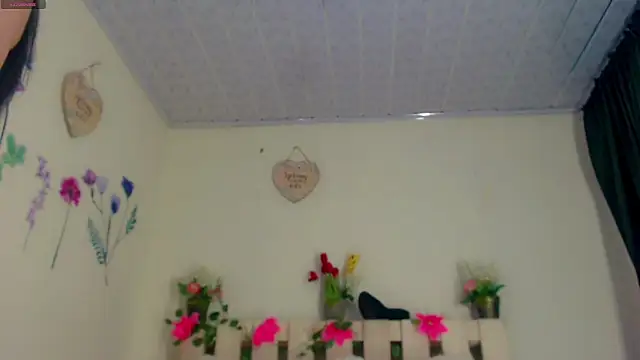 Snapshot of Eemily_- chatting on October 31, 2025, 6:03 am Eemily - online show from October 31, 2025, 6:03 am