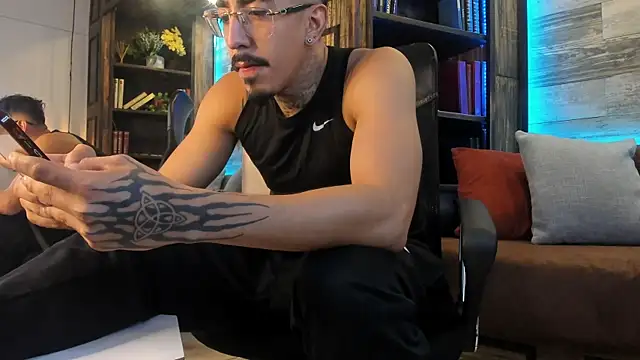 Snapshot of Donovan_Desmond chatting on September 10, 2025, 8:25 am Donovan Desmond online show from September 10, 2025, 8:25 am