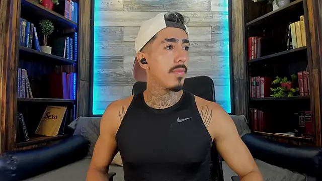 Snapshot of Donovan_Desmond chatting on September 27, 2025, 7:52 pm Donovan Desmond online show from September 27, 2025, 7:52 pm