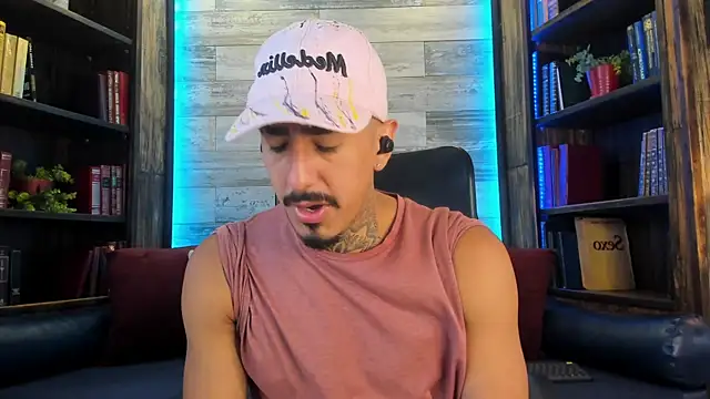 Snapshot of Donovan_Desmond chatting on October 1, 2025, 8:59 pm Donovan Desmond online show from October 1, 2025, 8:59 pm