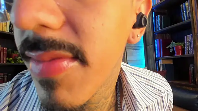 Snapshot of Donovan_Desmond chatting on October 2, 2025, 8:49 pm Donovan Desmond online show from October 2, 2025, 8:49 pm