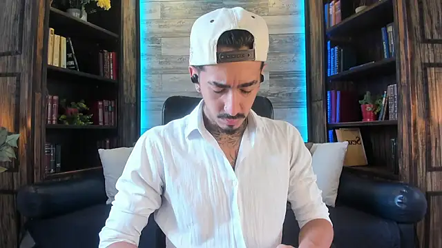 Snapshot of Donovan_Desmond chatting on October 13, 2025, 7:47 pm Donovan Desmond online show from October 13, 2025, 7:47 pm