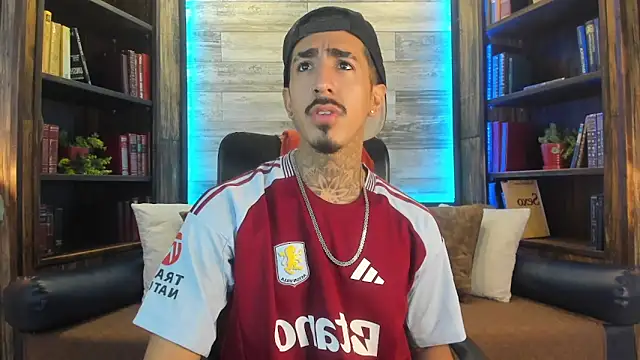 Snapshot of Donovan_Desmond chatting on October 14, 2025, 8:09 pm Donovan Desmond online show from October 14, 2025, 8:09 pm