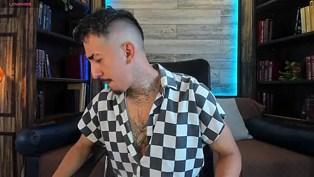 Snapshot of Donovan_Desmond chatting on October 18, 2025, 8:09 pm Donovan Desmond online show from October 18, 2025, 8:09 pm