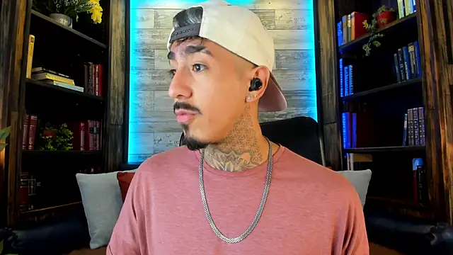 Snapshot of Donovan_Desmond chatting on October 21, 2025, 8:53 pm Donovan Desmond online show from October 21, 2025, 8:53 pm