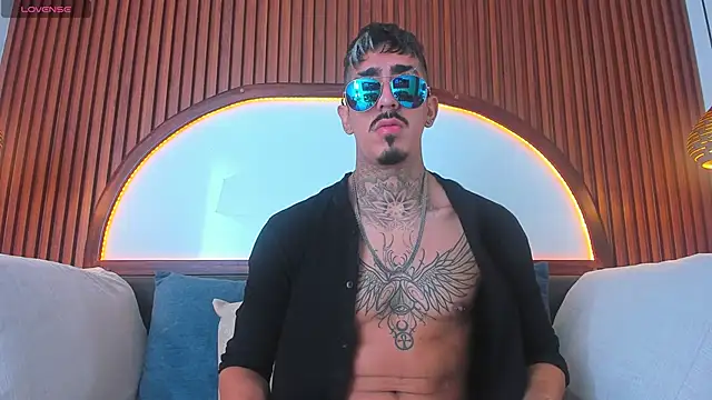 Snapshot of Donovan_Desmond chatting on October 25, 2025, 4:02 pm Donovan Desmond online show from October 25, 2025, 4:02 pm