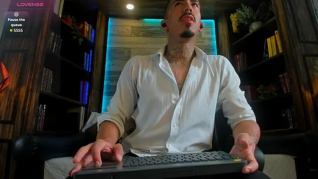 Snapshot of Donovan_Desmond chatting on October 27, 2025, 8:02 pm Donovan Desmond online show from October 27, 2025, 8:02 pm