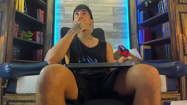 Snapshot of Donovan_Desmond chatting on October 28, 2025, 9:06 pm Donovan Desmond online show from October 28, 2025, 9:06 pm