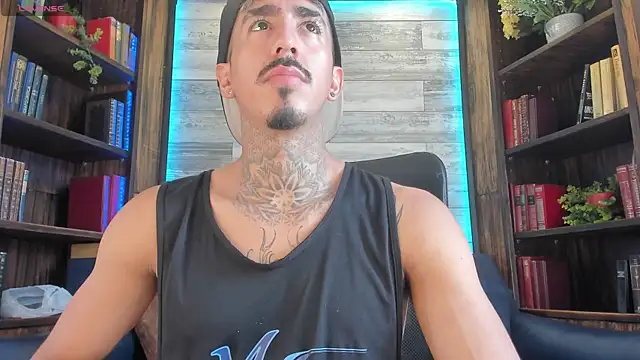 Snapshot of Donovan_Desmond chatting on October 29, 2025, 7:48 pm Donovan Desmond online show from October 29, 2025, 7:48 pm