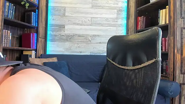 Snapshot of Donovan_Desmond chatting on October 30, 2025, 7:47 pm Donovan Desmond online show from October 30, 2025, 7:47 pm