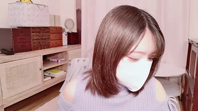 Azusa DoMybest online show from March 18, 2026, 6:38 am