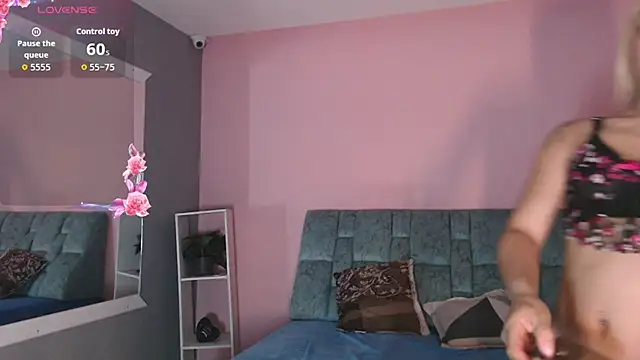 Camila Russoo online show from February 13, 2026, 7:54 pm