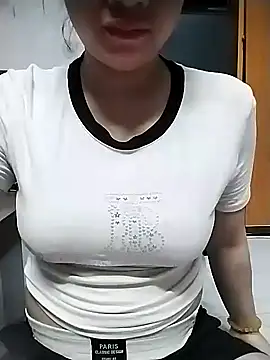 Mie rose online show from May 16, 2026, 1:21 pm