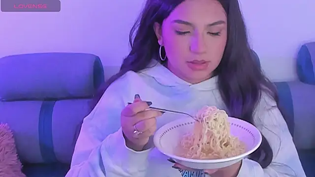 Snapshot of Eve_rivers chatting on September 26, 2025, 8:35 pm Eve rivers online show from September 26, 2025, 8:35 pm