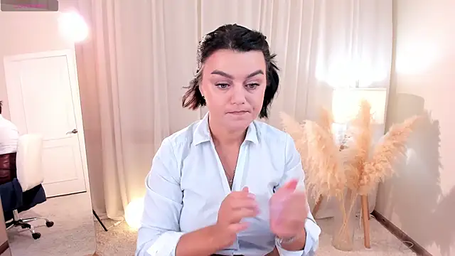 moodberry online show from October 10, 2025, 6:45 am