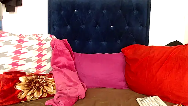 BUNNYCHOWX28 online show from March 12, 2026, 12:11 pm