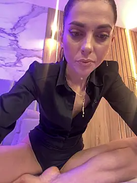EllyLynn online show from April 25, 2026, 3:53 pm