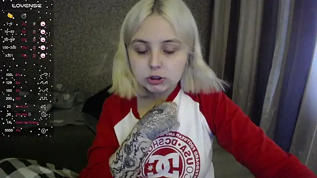 Snapshot of vendymories chatting on September 17, 2025, 12:29 pm vendymories online show from September 17, 2025, 12:29 pm