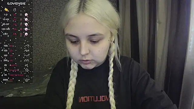 Snapshot of vendymories chatting on September 19, 2025, 3:13 pm vendymories online show from September 19, 2025, 3:13 pm