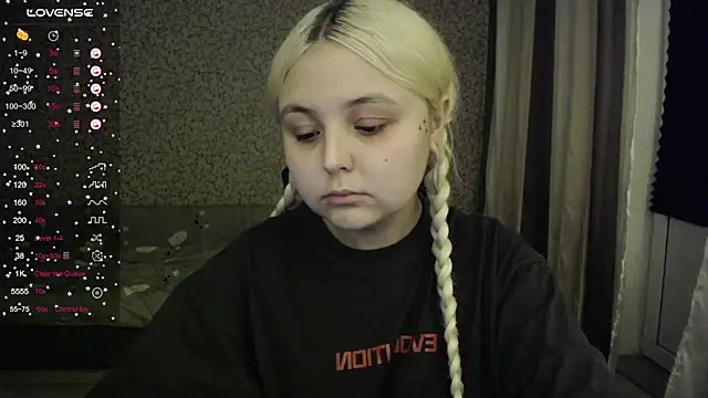 Snapshot of vendymories chatting on October 4, 2025, 11:14 pm vendymories online show from October 4, 2025, 11:14 pm